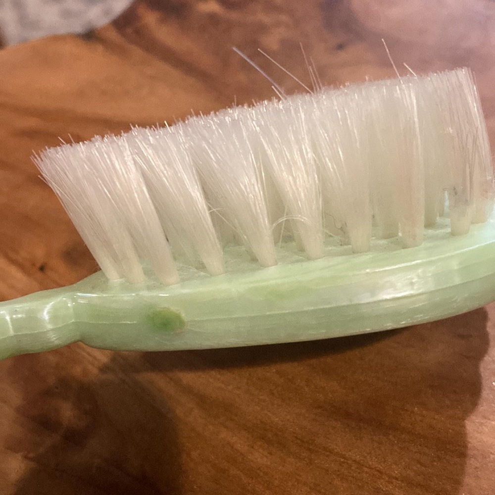 Vintage 1950s swirled hand painted lucite Green Handheld baby brush. So sweet. - Picture 7 of 7